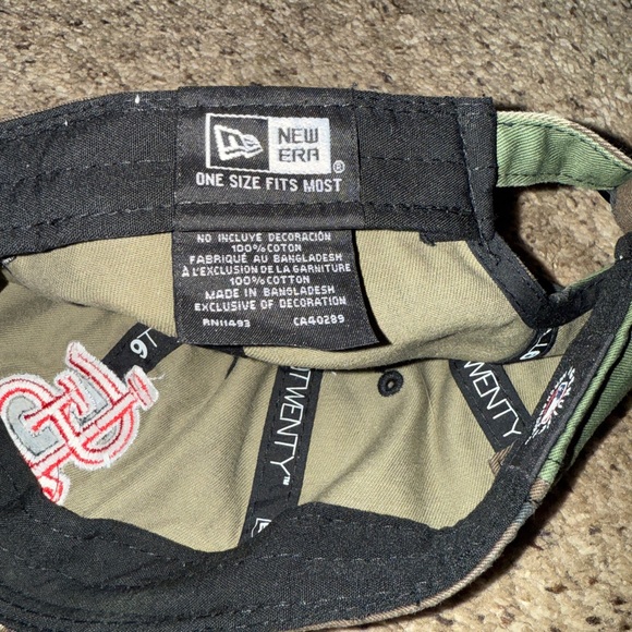 St. Louis Cardinals Baseball Cap with Red Logo - Picture 4 of 5